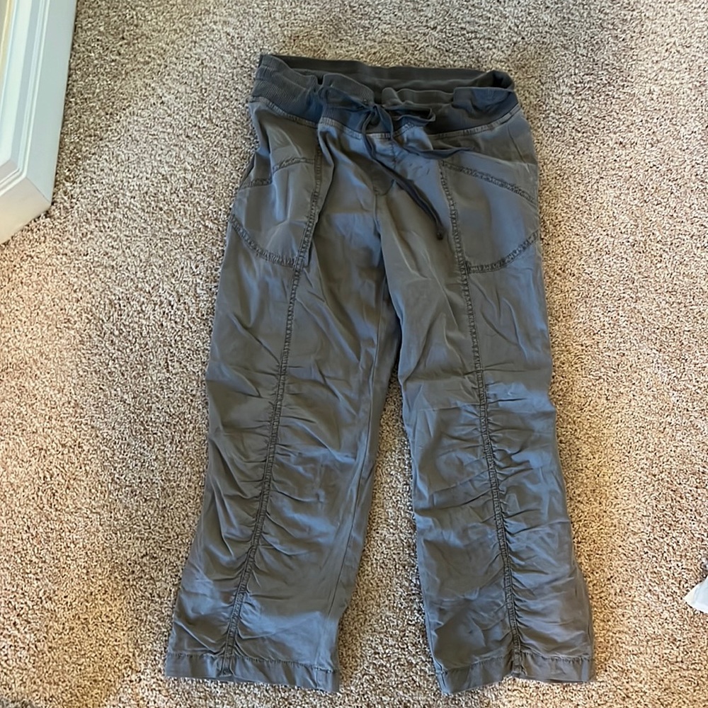 Capri lightweight khaki olive green pants drawstring waist good condition size M